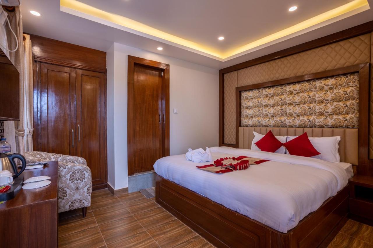 Airport Himalaya Boutique Hotel Катманду Экстерьер фото