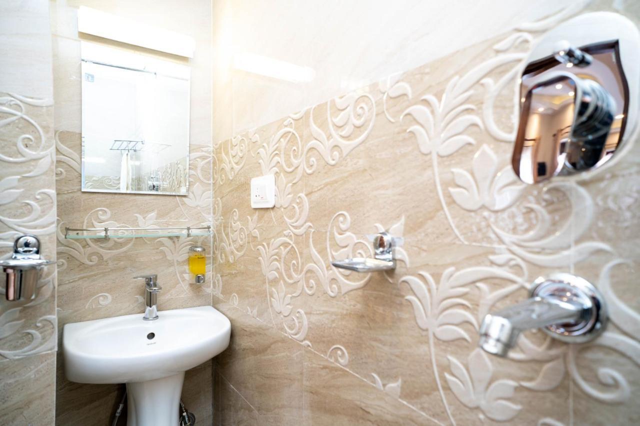 Airport Himalaya Boutique Hotel Катманду Экстерьер фото
