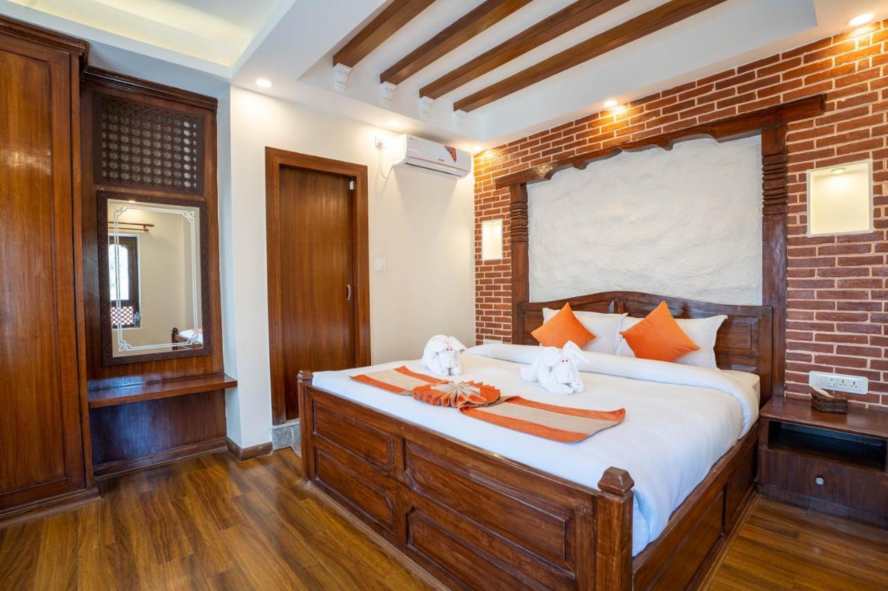 Airport Himalaya Boutique Hotel Катманду Экстерьер фото