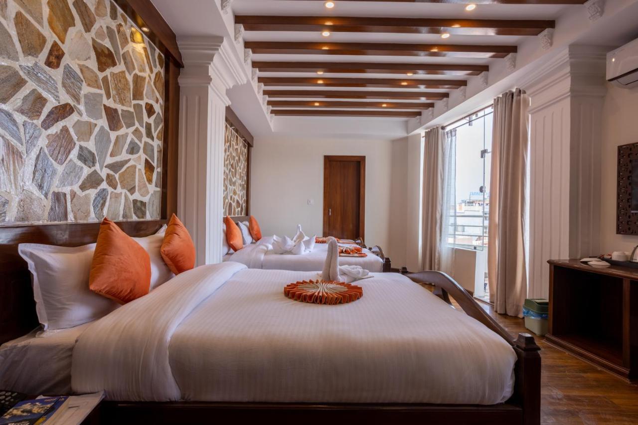 Airport Himalaya Boutique Hotel Катманду Экстерьер фото