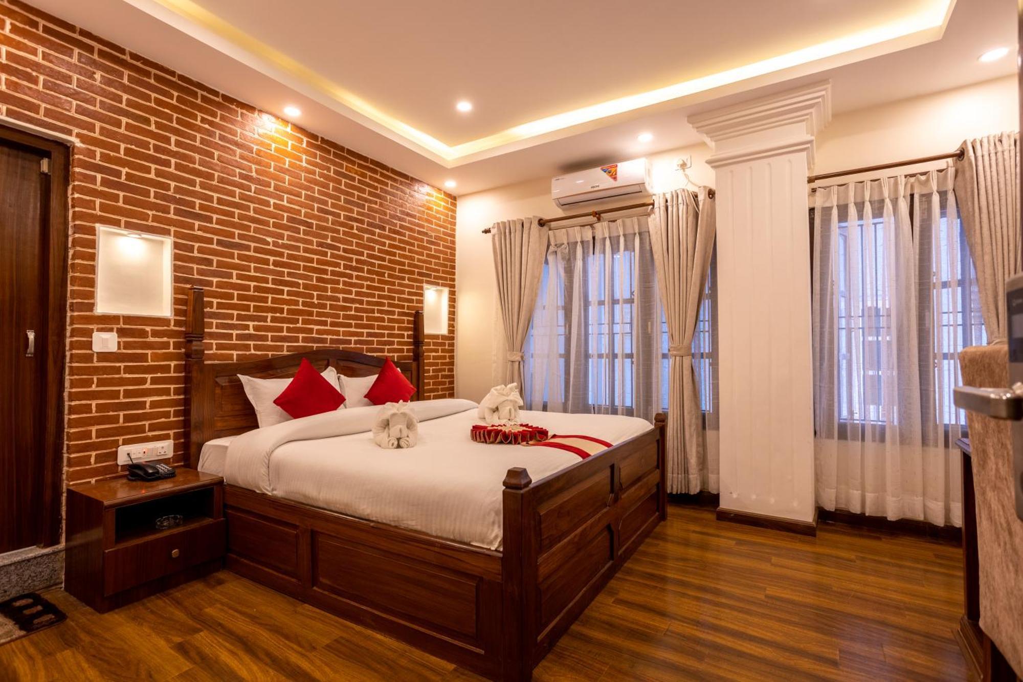 Airport Himalaya Boutique Hotel Катманду Экстерьер фото