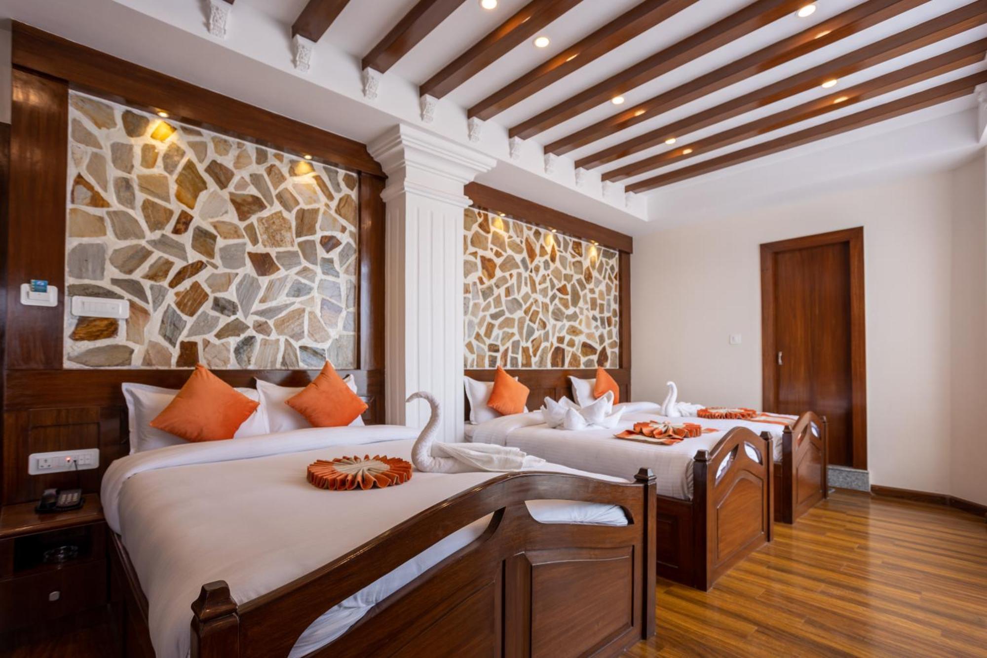 Airport Himalaya Boutique Hotel Катманду Экстерьер фото