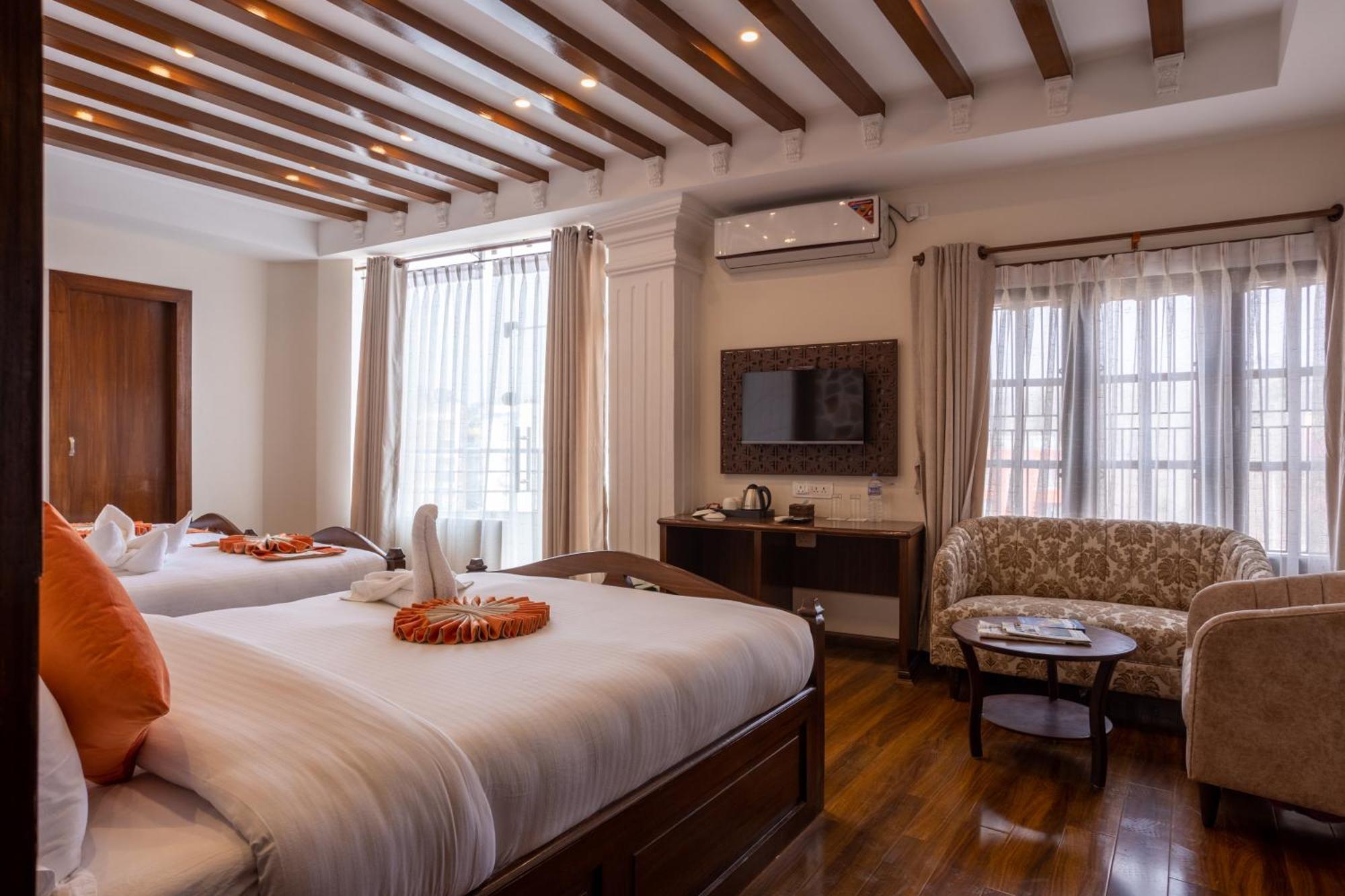 Airport Himalaya Boutique Hotel Катманду Экстерьер фото