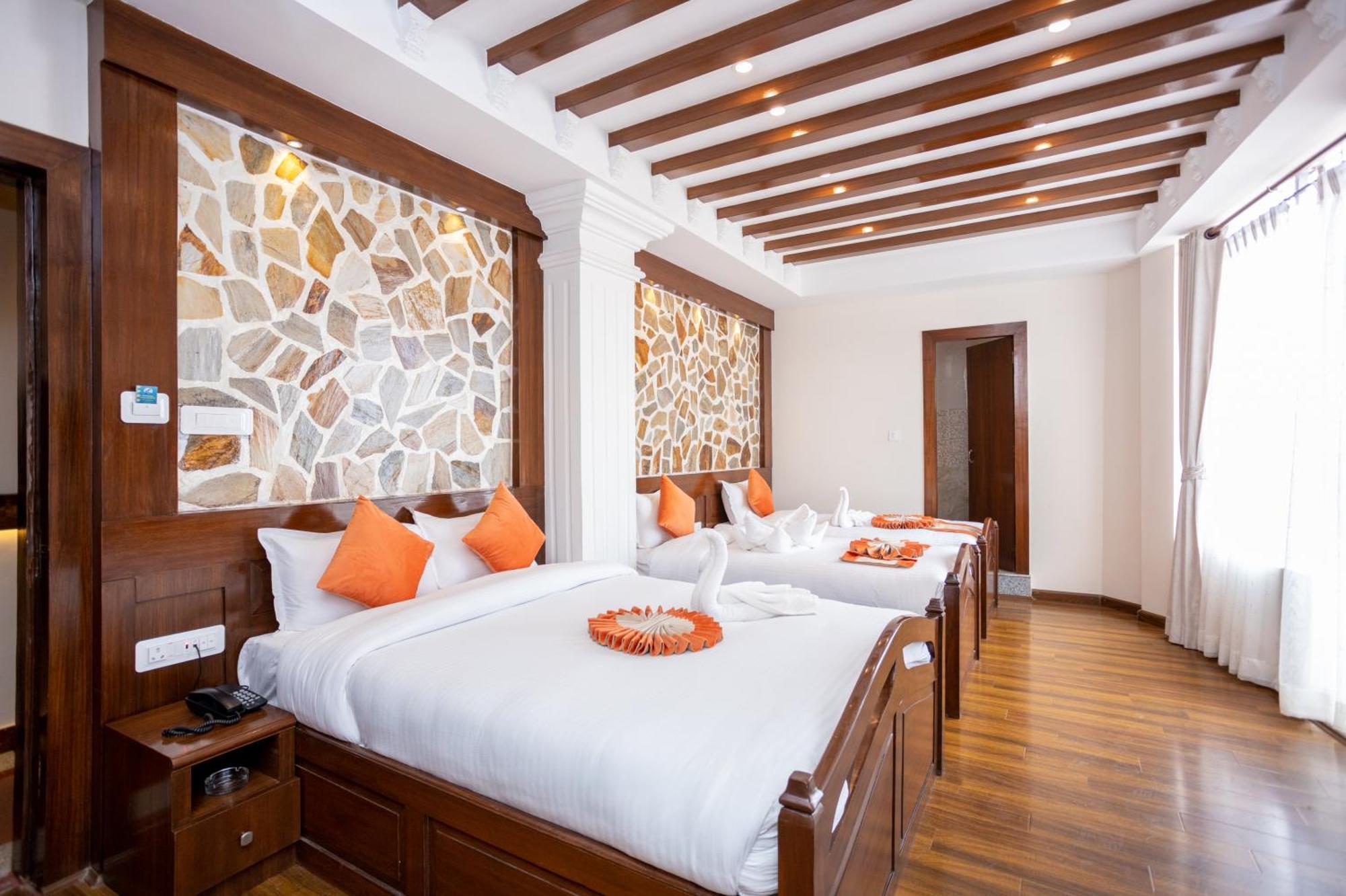 Airport Himalaya Boutique Hotel Катманду Экстерьер фото