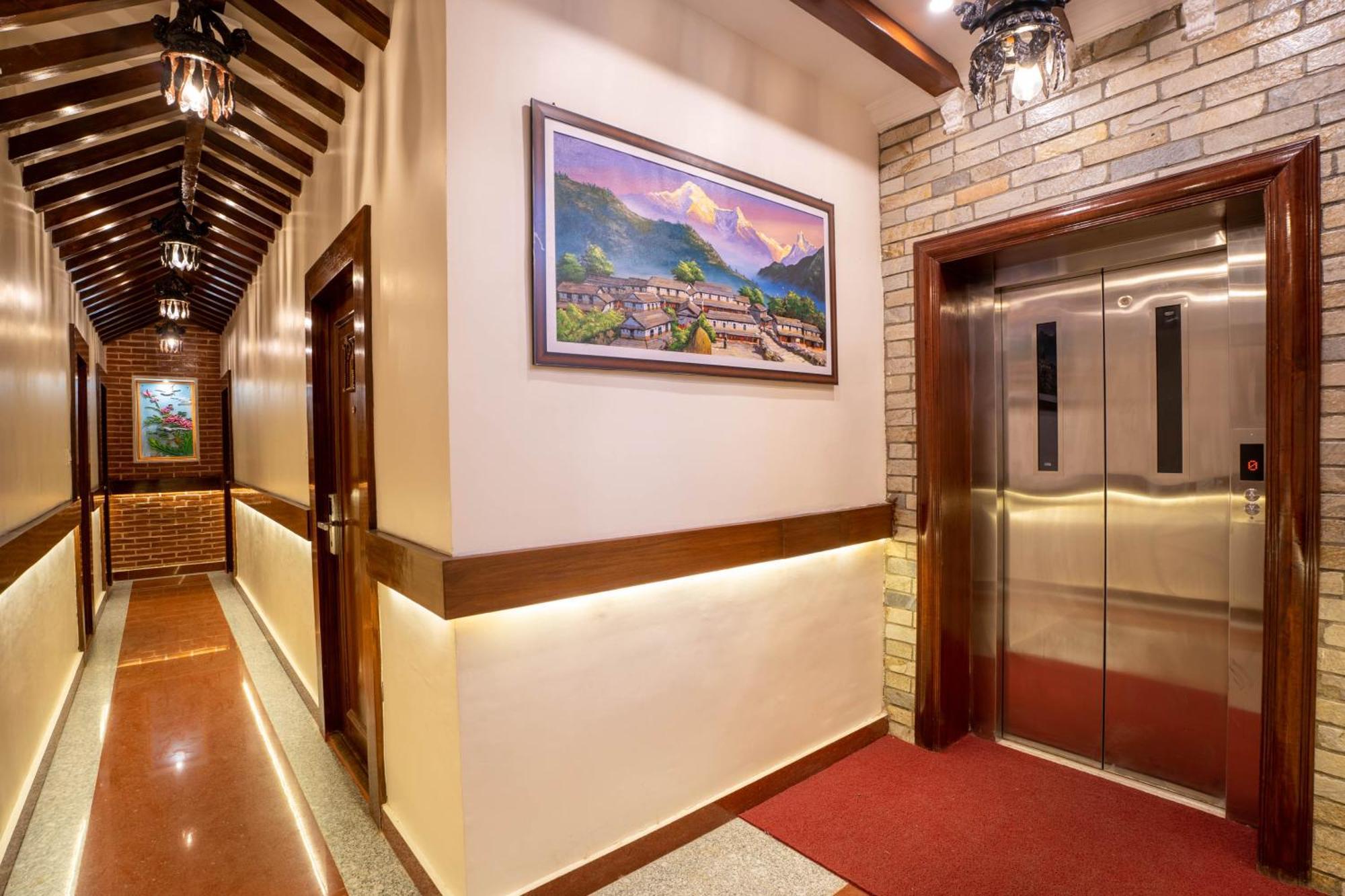 Airport Himalaya Boutique Hotel Катманду Экстерьер фото