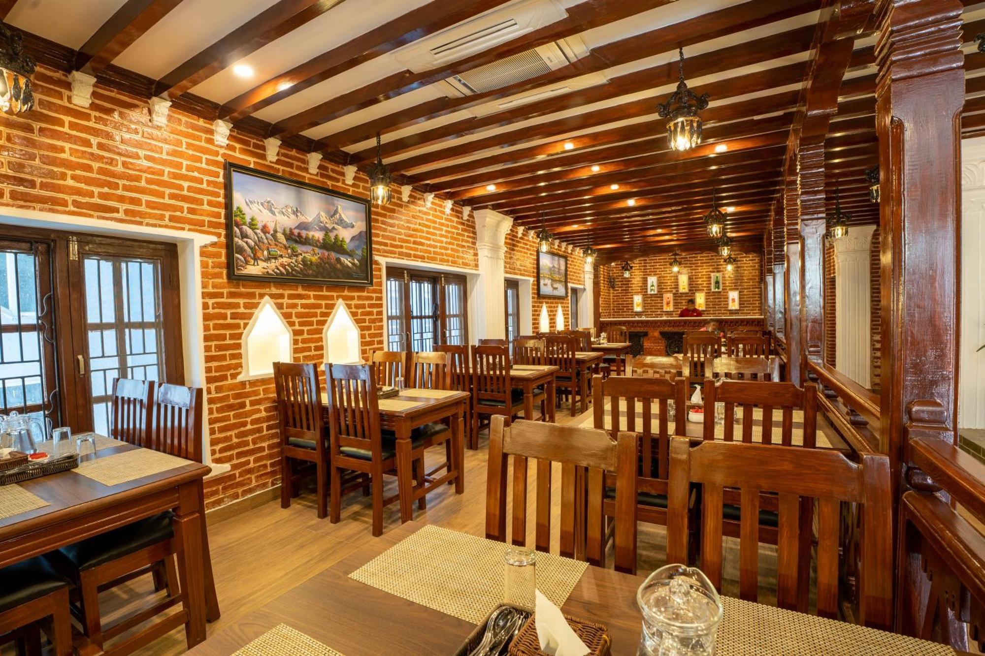 Airport Himalaya Boutique Hotel Катманду Экстерьер фото
