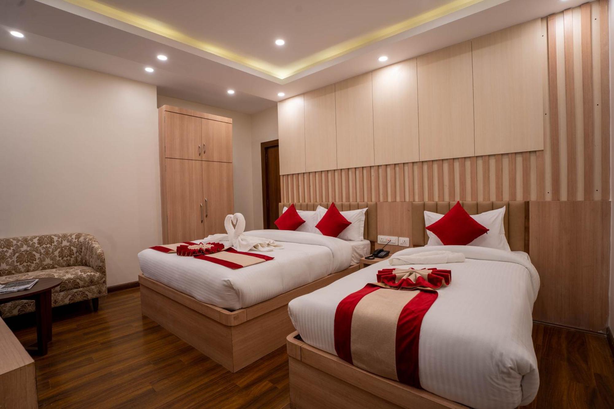 Airport Himalaya Boutique Hotel Катманду Экстерьер фото