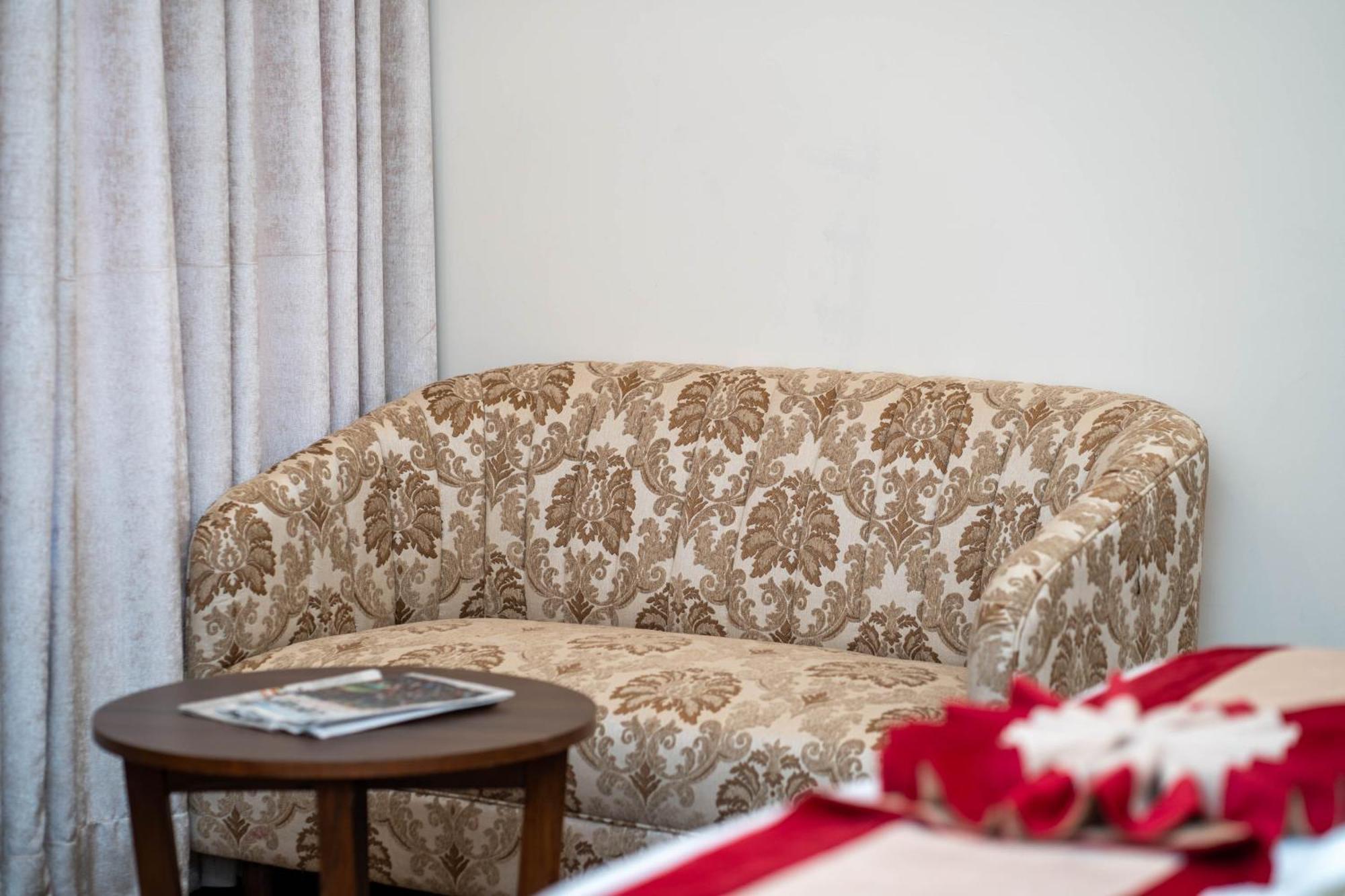 Airport Himalaya Boutique Hotel Катманду Экстерьер фото